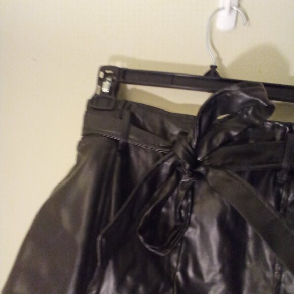 Windsor Shorts Women S Faux Leather Belt Pockets Elastic Black - Picture 4 of 14